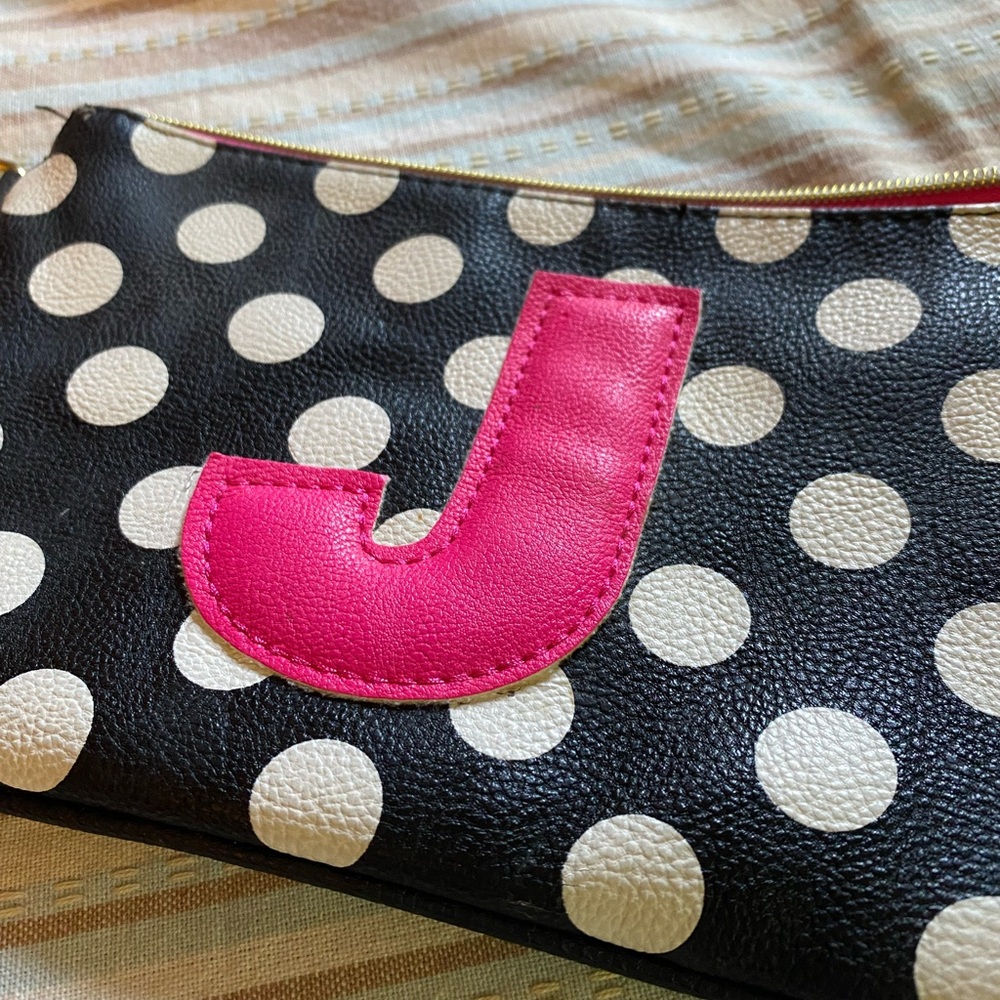 BETSEY JOHNSON Black & White
Polka Dot “J” Bownanza Wallet
Wristlet 9" x 6".